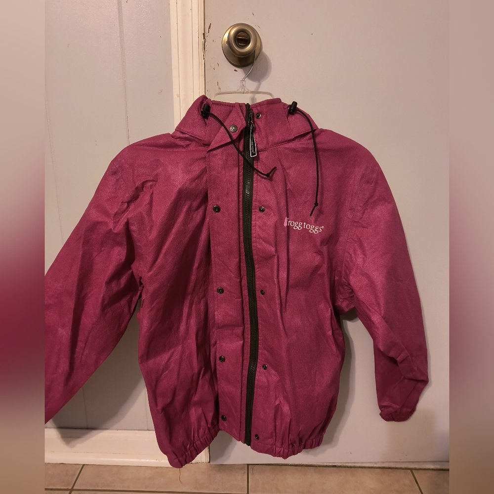 Magellan Outdoors Fuchsia Windbreaker